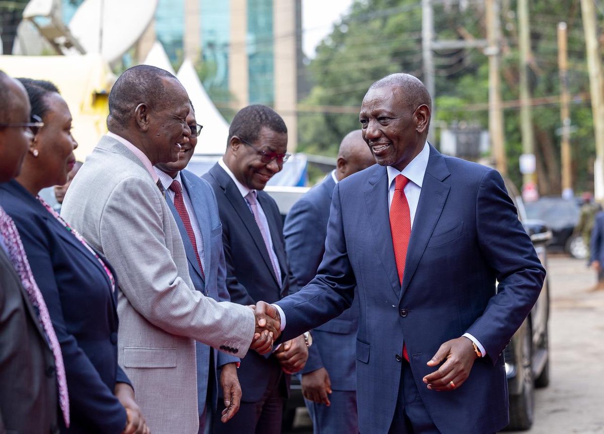 SDP_KE's tweet photo. Petroleum PS @official_MLiban alongside CS @OpiyoWandayi joined H.E. President @WilliamsRuto at the @NSE_PLC today for the bell-ringing ceremony marking the listing of the Kenya Pipeline Company (KPC).
​This move marks the first Government IPO at the @NSE_PLC in over a decade, signaling renewed momentum in deepening Kenya’s capital markets. It expands investment opportunities and positions @kenyapipeline to mobilize capital for regional energy infrastructure development.
​@StateHouseKenya @kenyapipeline @CMAKenya @PrivatisationKE @cdsckenya @KeTreasury