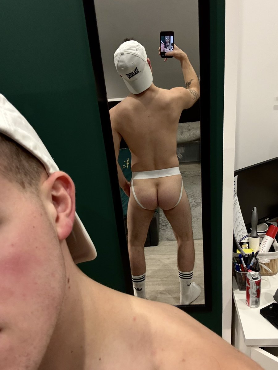 Front or back? RT Pick your poison 🍆🍑
Which one would you rather grab first? 😏
Comment your favorite POV 👇

#gay #nsfw #horny #hornyaf #thirsttrap #bubblebutt #polishgay #gaypoland #assup #backshots #pumpunderwear #mirror #gaymen #pumpbriefs #gayporn #xxx #nsfwtwt