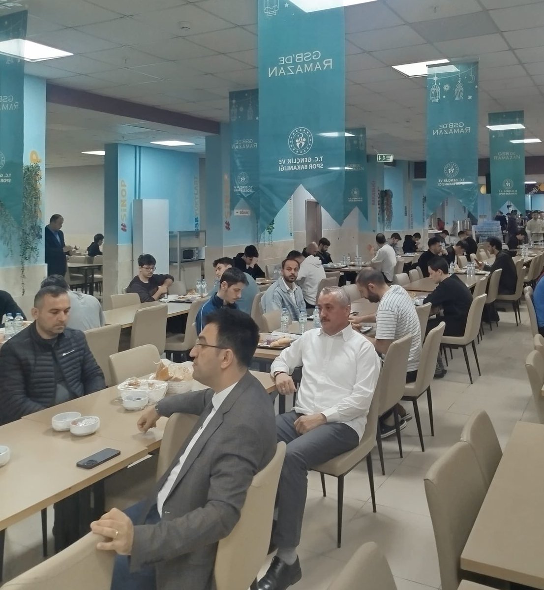 SinopKYGM's tweet photo. İftariyelik programımızda Diyanet İşleri Başkanlığı Merkez Müftüsü Ahmet Süzen Hocamızı ağırladık.

Bu anlamlı buluşmada, 

#Ramazan'ın bereketini ve manevi atmosferini birlikte yaşadık. Hocamızın katılımıyla programımız daha da bereketlendi, dualarımız ve sohbetimizle gönüller şenlendi. Kendilerine değerli vakitleri ve güzel sohbetleri için teşekkür ederiz.

Allah ibadetlerimizi ve oruçlarımızı kabul etsin, bizleri Ramazan'ın feyzinden mahrum bırakmasın. 🌙🤲

#YurdumdaRamazan 

📍Mahmud Kefevi Yurdu