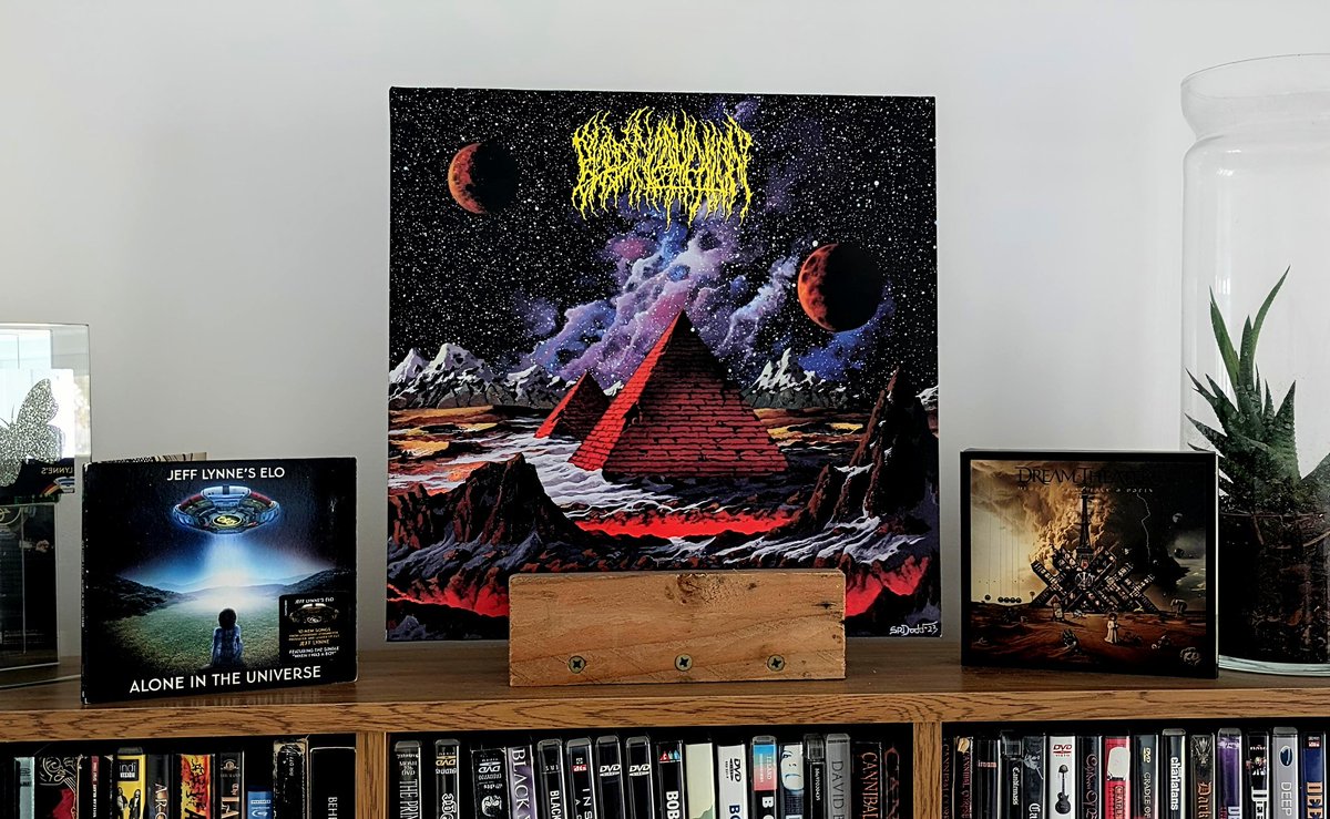 clothesfreeuk's tweet image. The next two Long Players ❤️
#itleadstothis #thepineapplethief #absoluteelsewhere #bloodincantation #vinylrecords #clothesfreeliving