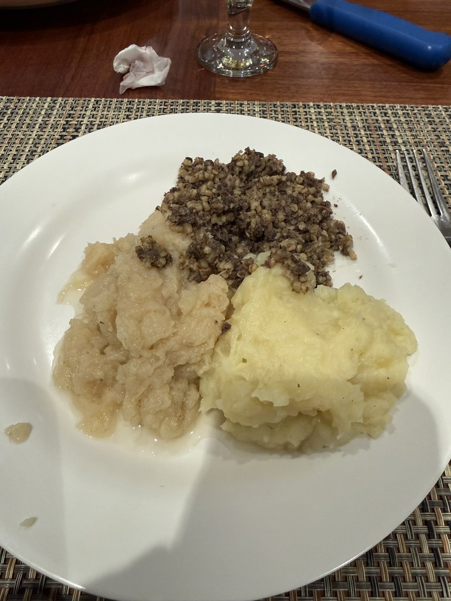 DylanFrancisKes's tweet photo. Food in foreign places - that's what's happening! https://t.co/RxltkOr3X5