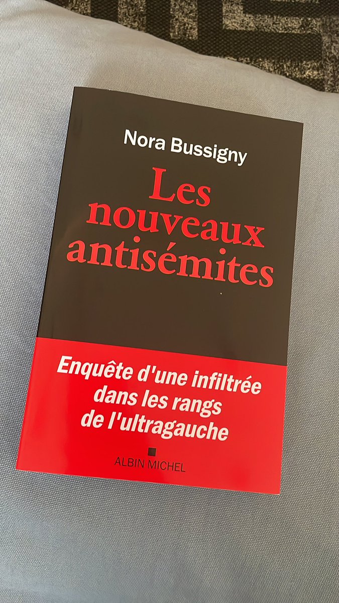 FLebrecht's tweet photo. En lecture … https://t.co/F3lGGoi2TJ