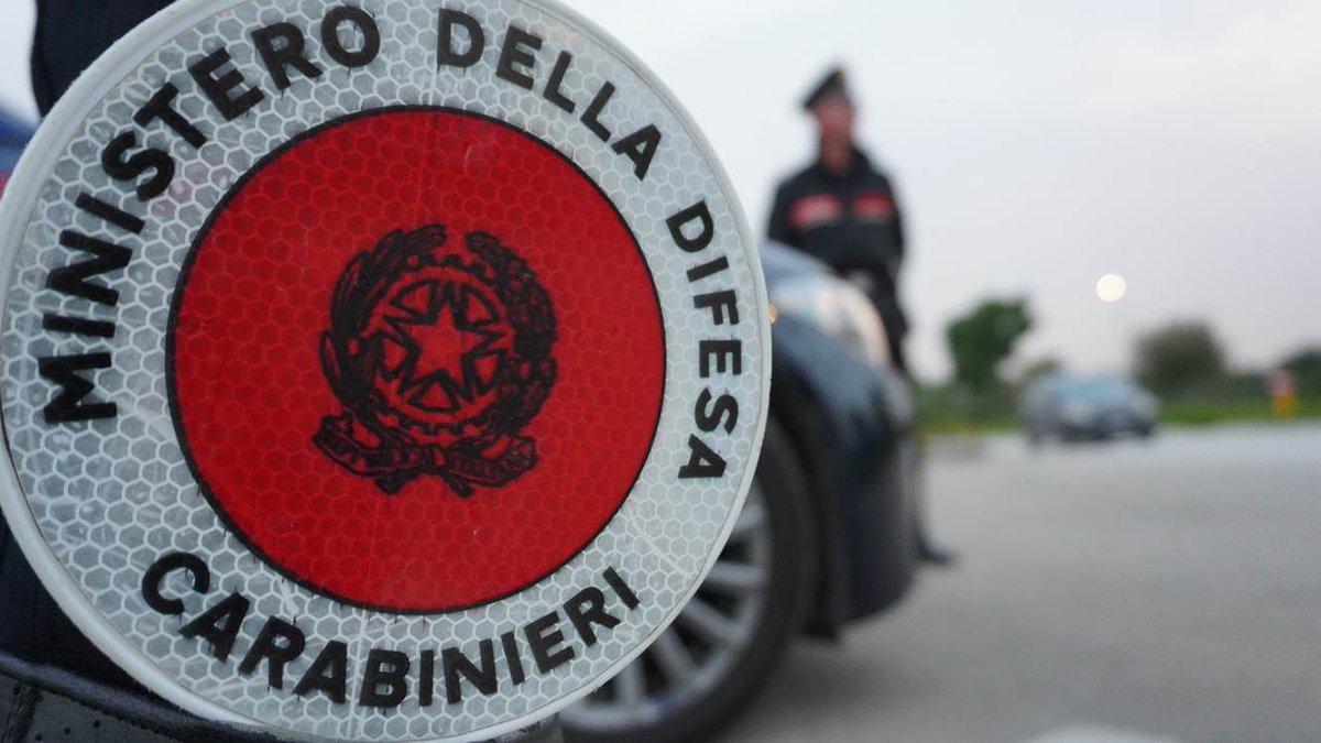 Caserta, fermato dai carabinieri con 14 dosi di crack e contanti: arrestato 52enne: Caserta – Un controllo stradale si trasforma in un arresto per droga. Nel tardo pomeriggio… dlvr.it/TRPXKx