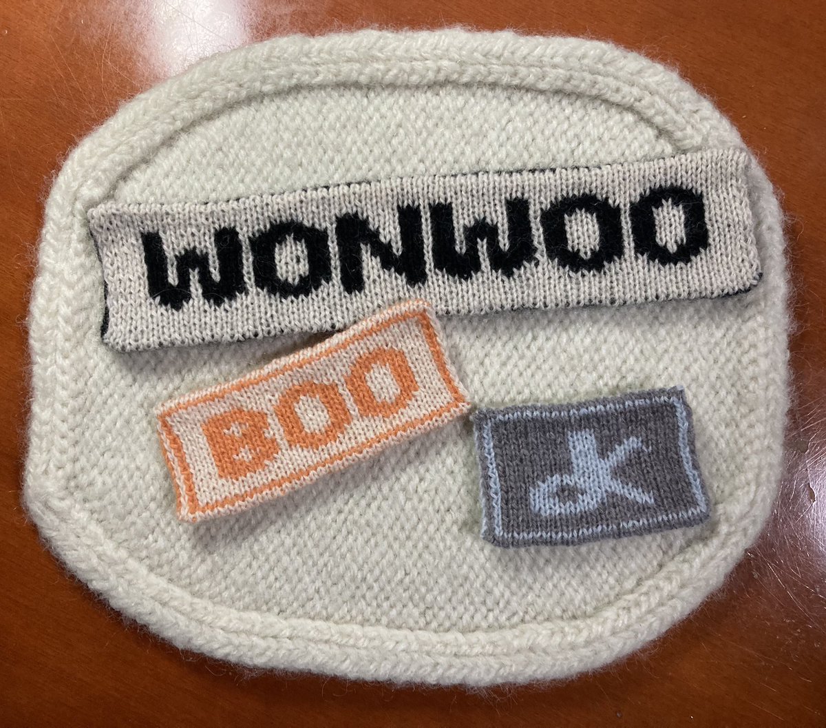 💎맞트친한정💎
 뜨개슬로건 나눔이벤트
본게시물 #RT 하면됩니다아!!
요런 미니미 슬로건이에요!!

글자는 영어만 가능
도트찍어서 주실 수 있으시다면 
가능한 크기내에서 그거로 만들게요!!

당첨인원 3명(배비부담 가능한 분)
발표기간 3월22일
사유 내생일 및 천일 다가와서 이벤트함