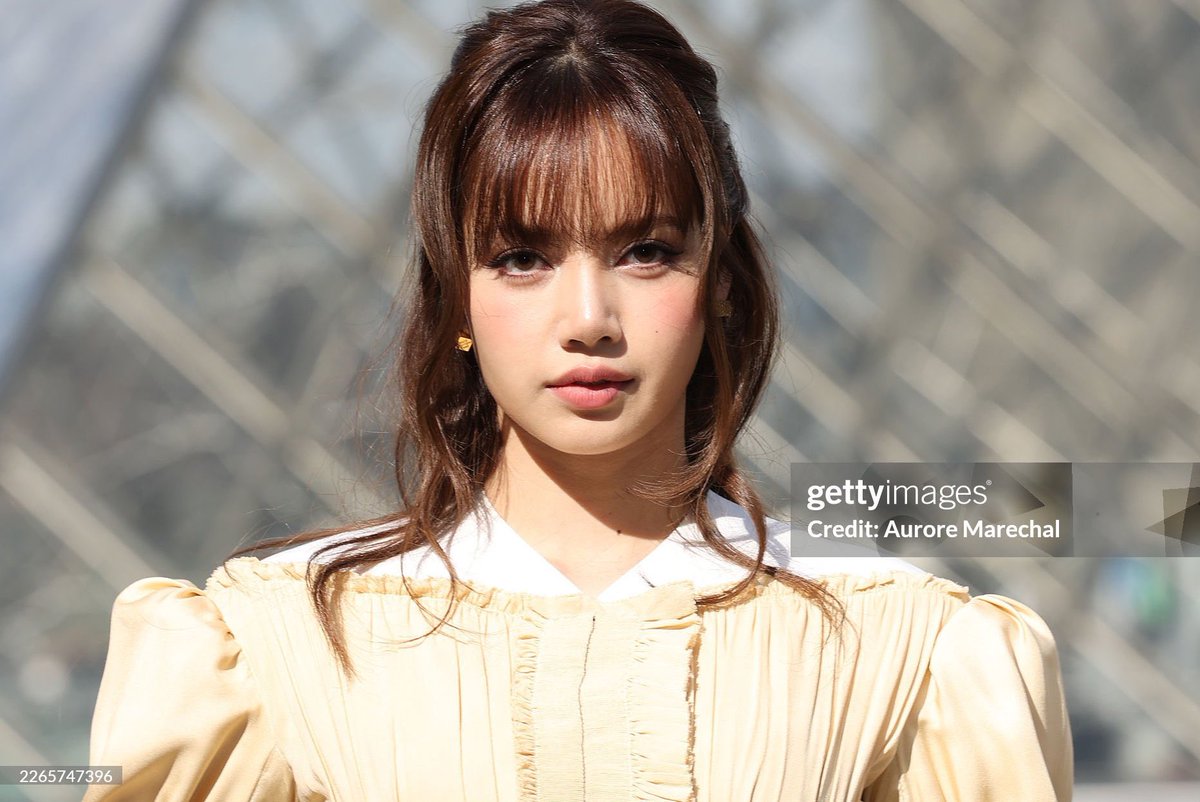 hourly lisa tweet media