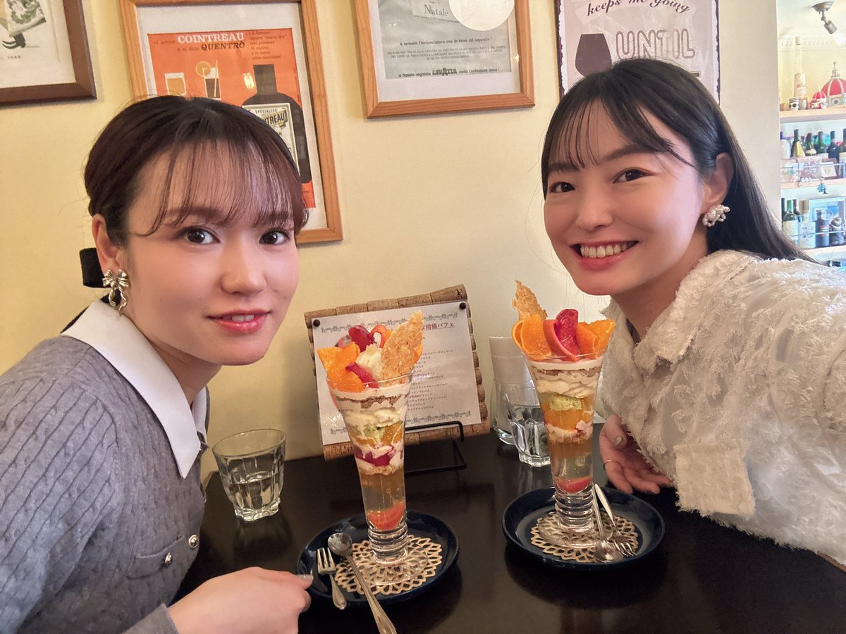 sae_catfreak's tweet photo. みほみちゃんとパフェ行ってきたよ🍨
パフェってこんなことできるんだ…数週間で内容が季節に合わせて変わるので毎回行く人がいるのもうなずける🍊
カフェクーポラさん。

@mihomi_343 https://t.co/citkzFjo0l