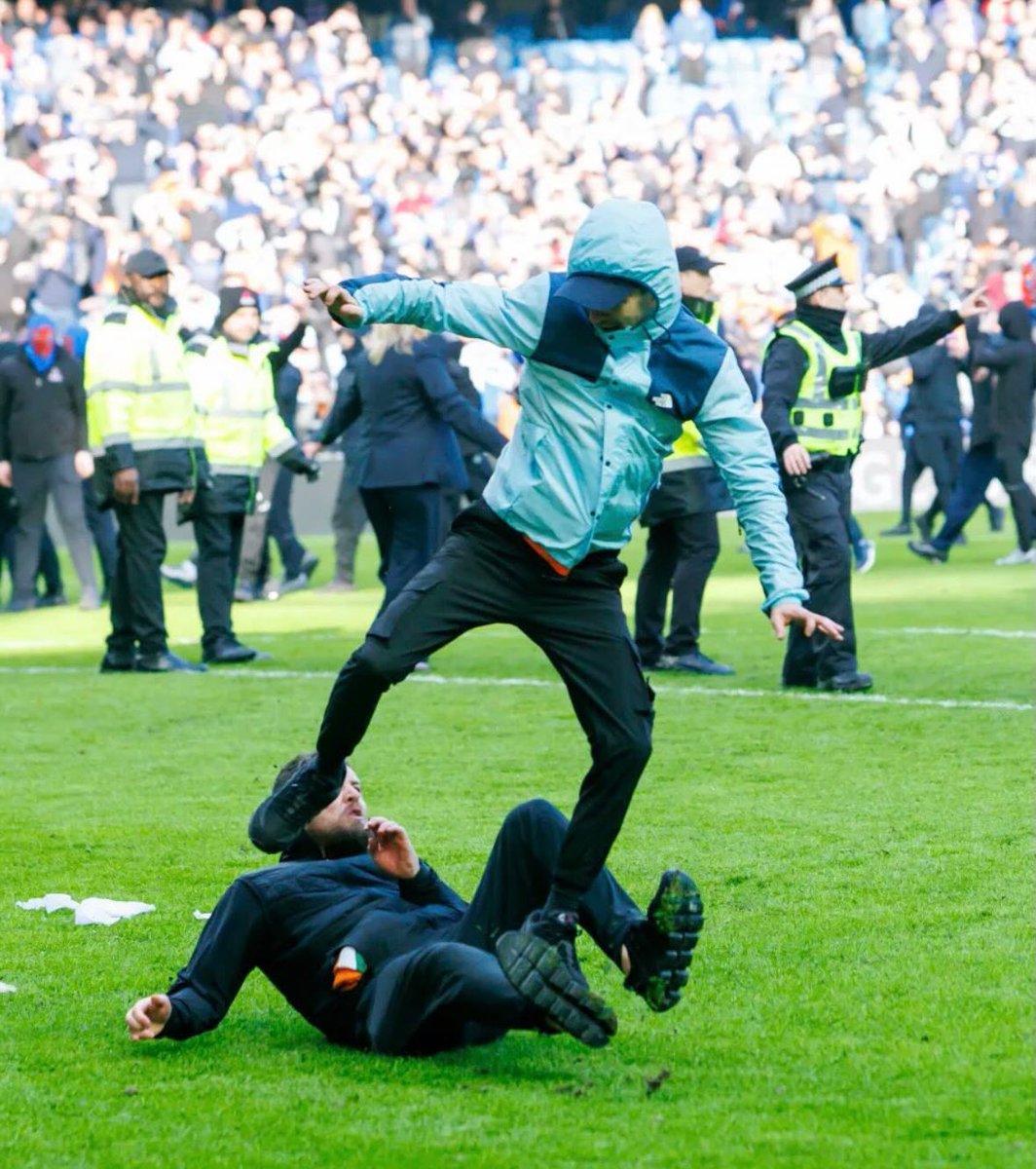 𝐂𝐚𝐬𝐮𝐚𝐥 𝐔𝐥𝐭𝐫𝐚 𝐎𝐟𝐟𝐢𝐜𝐢𝐚𝐥 tweet media