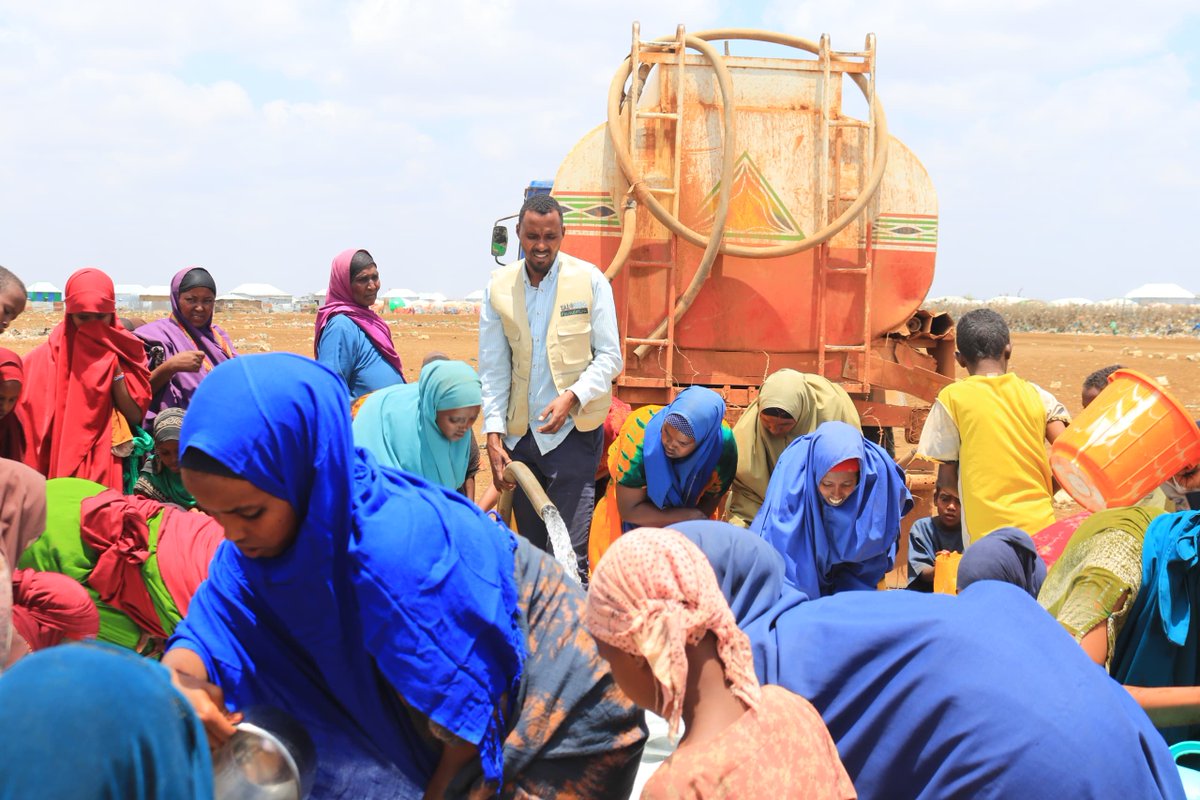 TalobeegF's tweet photo. 💧 Clean Water for Baidoa Communities
Talobeeg Foundation delivered emergency water supplies to vulnerable families in Isha Baidoa, Howlwadaag, reaching 800 beneficiaries.
We continue working toward sustainable water solutions for drought-affected communities in Somalia. https://t.co/3XUQ2vwwsF