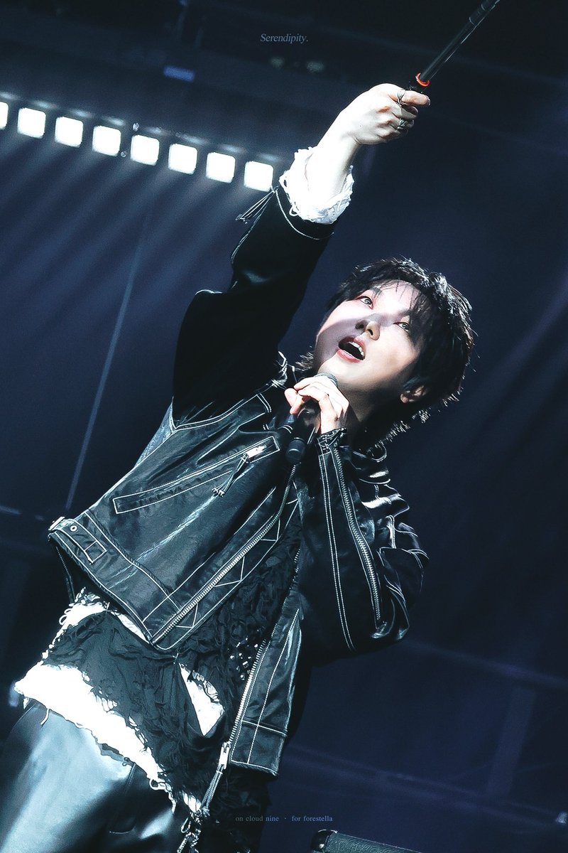 260308 𝐔𝐍𝐈𝐕𝐄𝐑𝐒𝐄 : 𝐄𝐂𝐋𝐈𝐏𝐒𝐄 
#강형호 #PITTA 
 
깃발이 퍼컬인 남자⚡️
펄-럭🚩