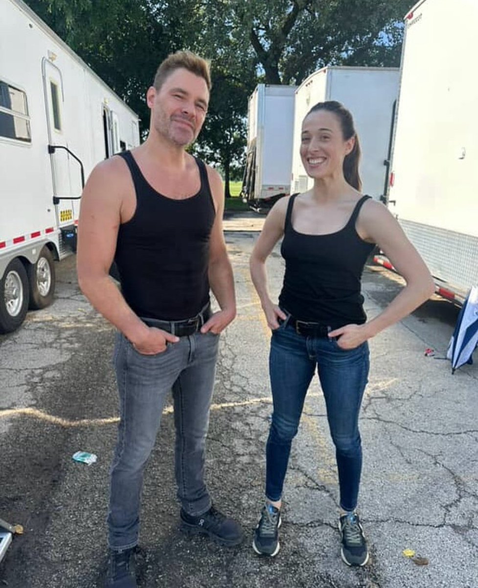 One day to go!! We're almost there!!! 🙌
#Ruzek 
#ChicagoPD