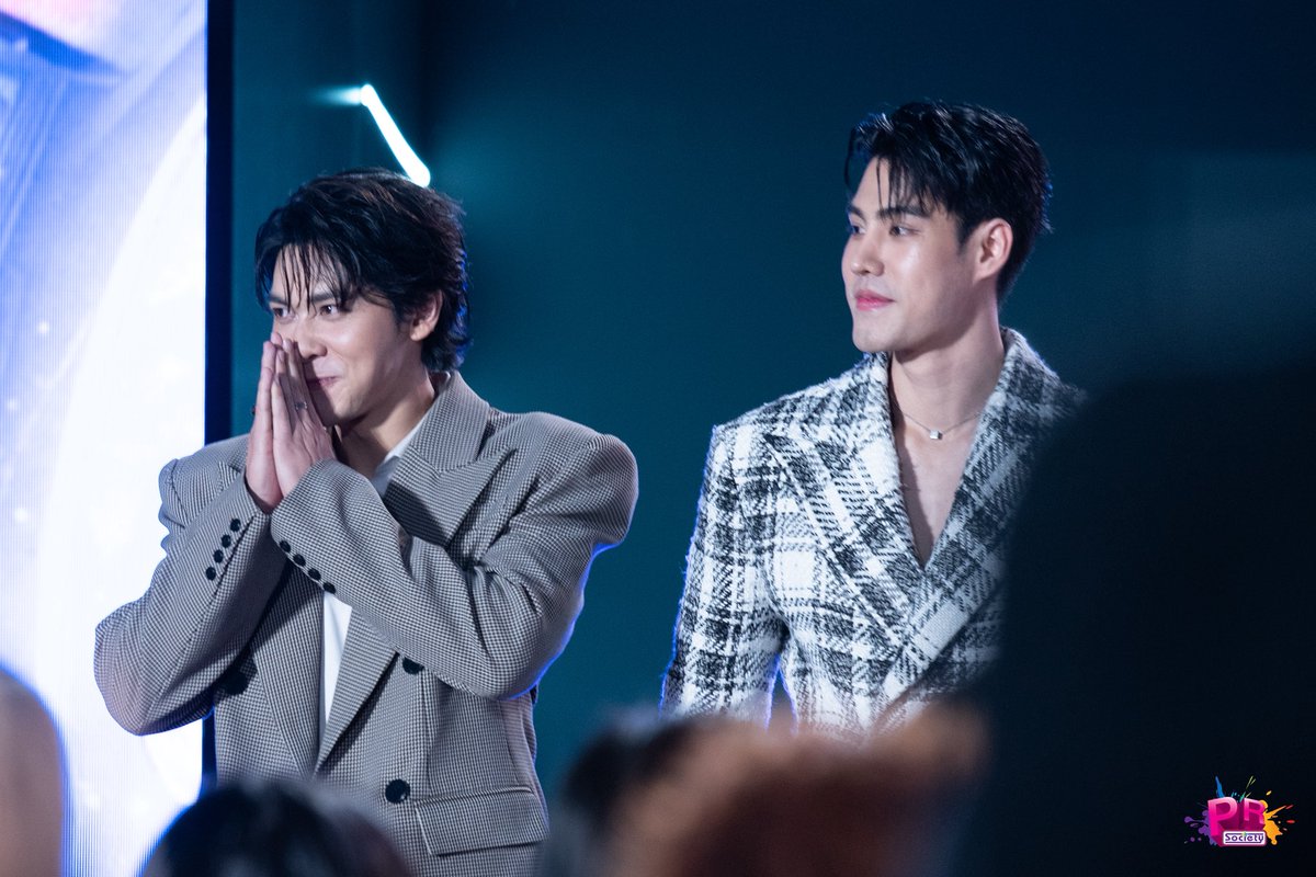 PRSocietyNews's tweet image. ทีมสองหัวใจมาแล้วค่าา น่าติดตามสุด ๆ ไปเลย 

JAMESPIE CH3 X SIAM PARAGON
AMANDA CH3 X SIAM PARAGON 

#jamesma #Amanda_Obdam
#งาน56ปีช่อง3xSiamParagon 
#แถลงข่าว56ปีช่อง3 #SiamParagon