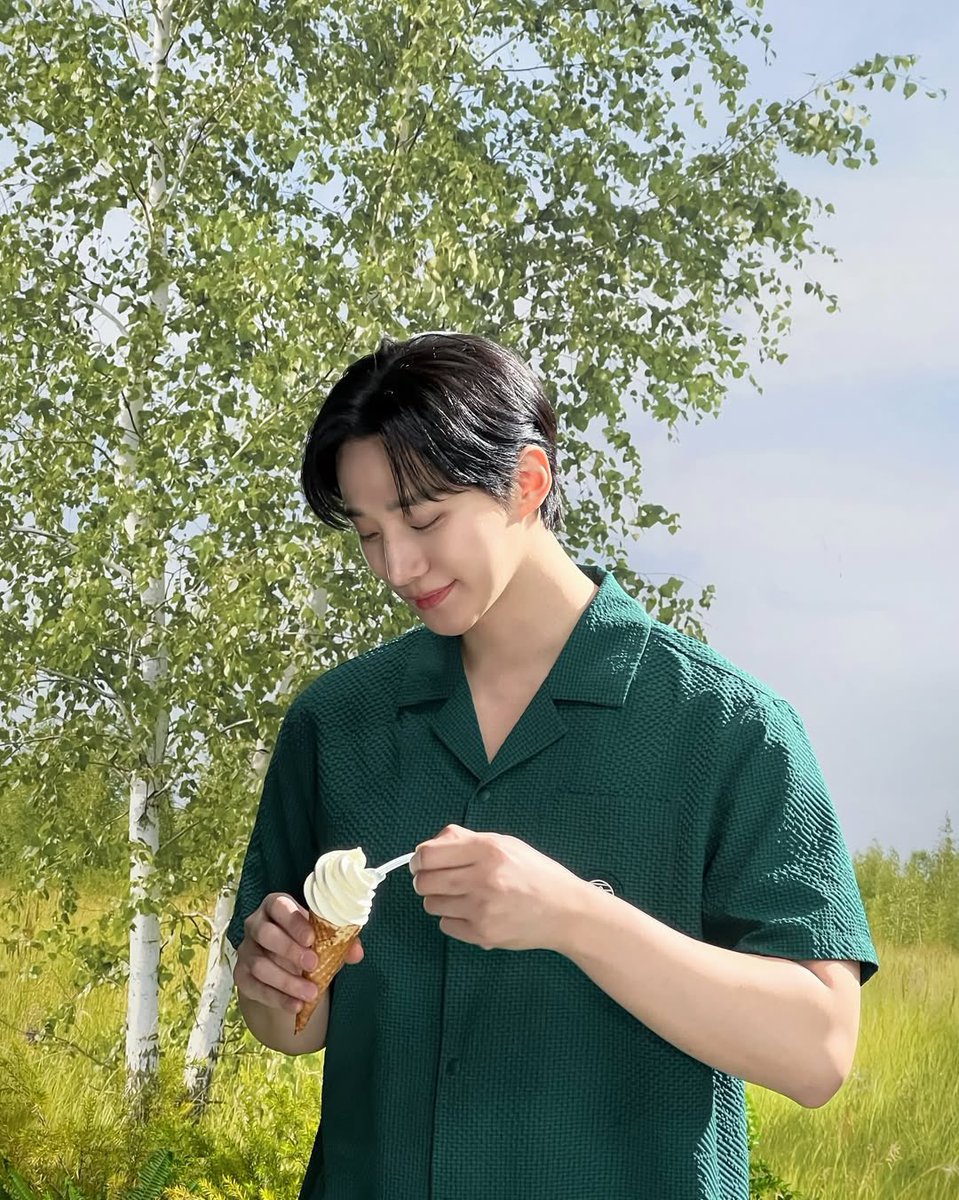 infoleejunhobr's tweet image. Lee Junho para NEPA, saudando a primavera na Coreia que está quase chegando 😍🌸🖤

📲 • 10.03.2026 post_leejunho via instagram post 

Ao ver o Lee Junho da NEPA, parece que a primavera está chegando.🌸

🔗: instagram.com/p/DVsfC4uAVsJ/…

👑✨️

– #LEEJUNHO #이준호 #NEPA