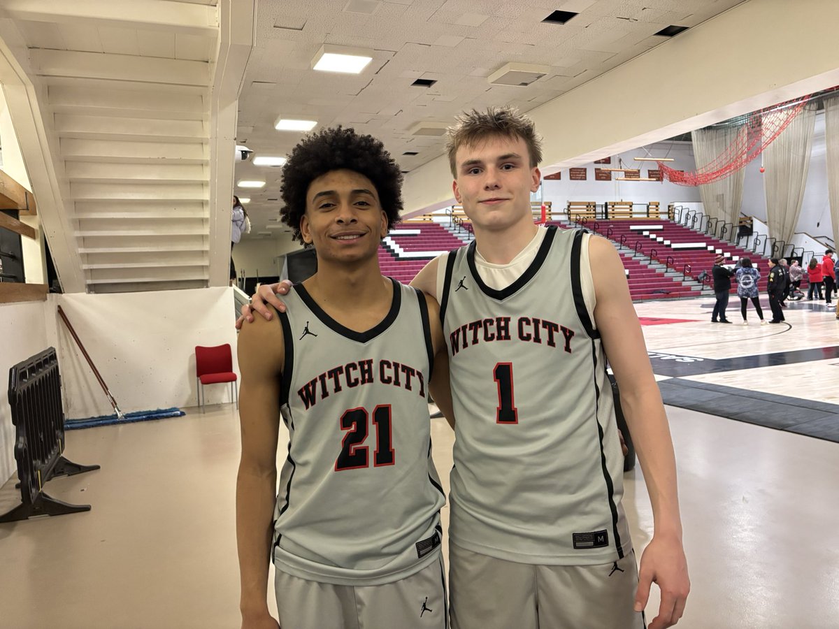 PhilStacey_SN's tweet photo. Off to Woburn High tonight as No. 2 seed Salem (22-2) meets sixth-seeded Lynn Classical (20-3) in the Division 3 state semifinals. Tip-off set for 7:15 p.m. @WitchesSports https://t.co/XYpDDp4Fzf