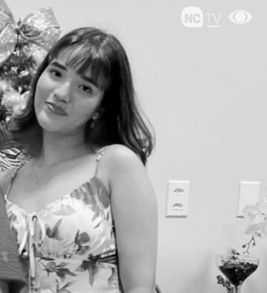 tucujeei's tweet photo. Cláudio Pacheco, o homem que m4tou a jovem Ana Paula, de 19 anos, nesta segunda-feira (9) no município de Santana, já havia tirado a vida de outra mulher em 2018 e estava foragido.

Camila foi morta no dia 25 de fevereiro de 2018, no bairro Fonte Nova, em Santana no AP. Seu corpo foi jogado na rua e encontrado por moradores do local. A moça, que vendia churrasquinho na praça do bairro, sofreu várias perfurações por arma branca. Cláudio foi condenado a 15 anos de prisão em regime fechado.