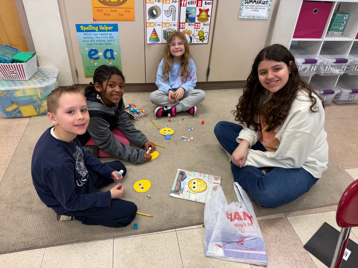 We celebrated Read Across America last week with some special visitors from Springhouse Middle School!  These former Fogelsville Foxes visited classrooms to read with students and lead them in some special activities. Once a fox, always a fox!