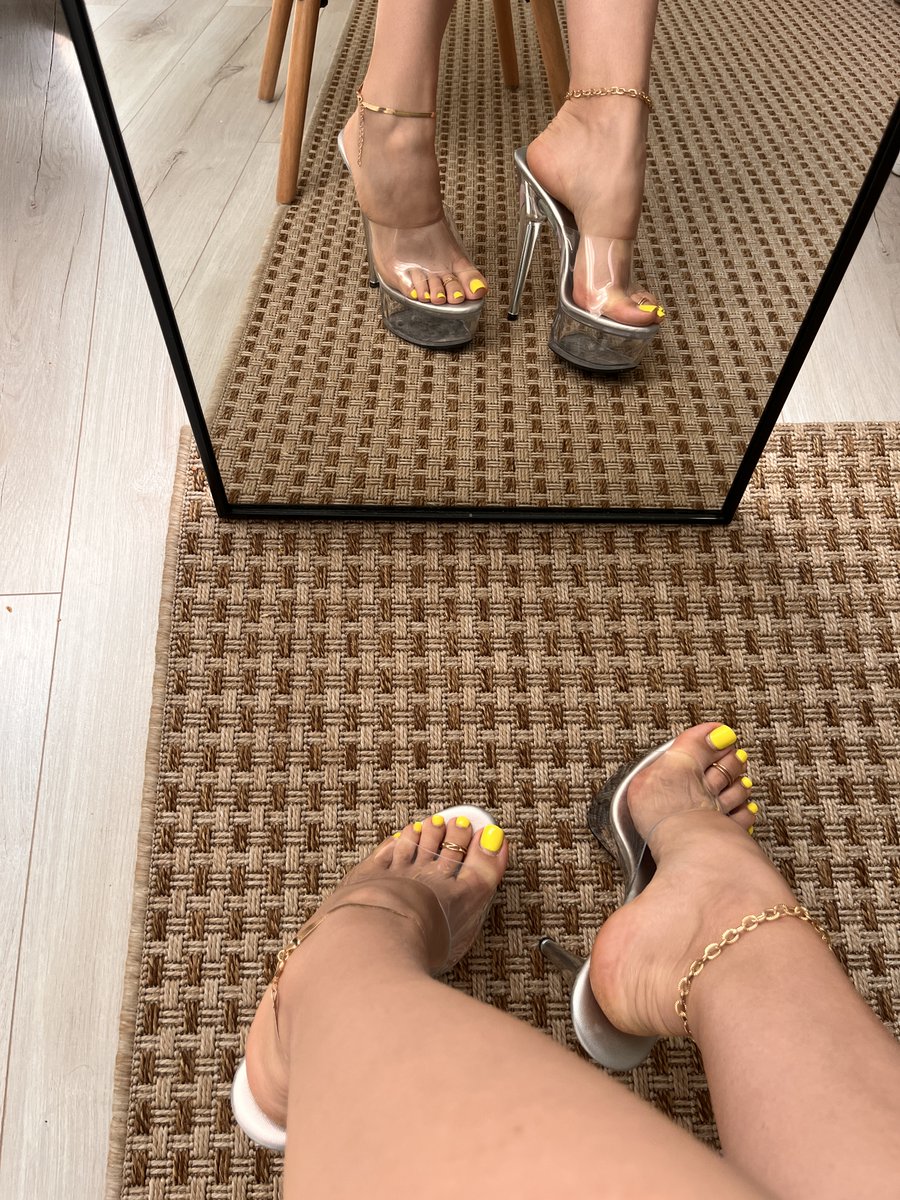 BarefootKinj👣 tweet media