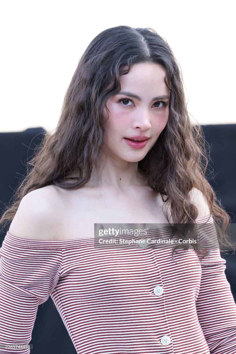 พี่ญ่าสวยมาก เหมือนตุ๊กตาเลย อุรัสยา ฟรอมไทยแลนด์ค่าา

#urassayas #LVFW26 #LouisVuitton