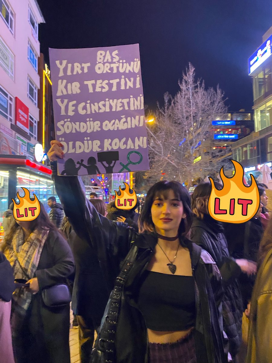 Bu bir suç duyurusudur! 

Elden ele yayalım!

“Söndür ocağını, öldür kocanı” diyerek kadınlara katilliği teşvik eden bu şahıs tutuklansın. 

Aynı zamanda başörtüsünün yırtılmasını isteyerek de ayrı bir suç işlemiş!