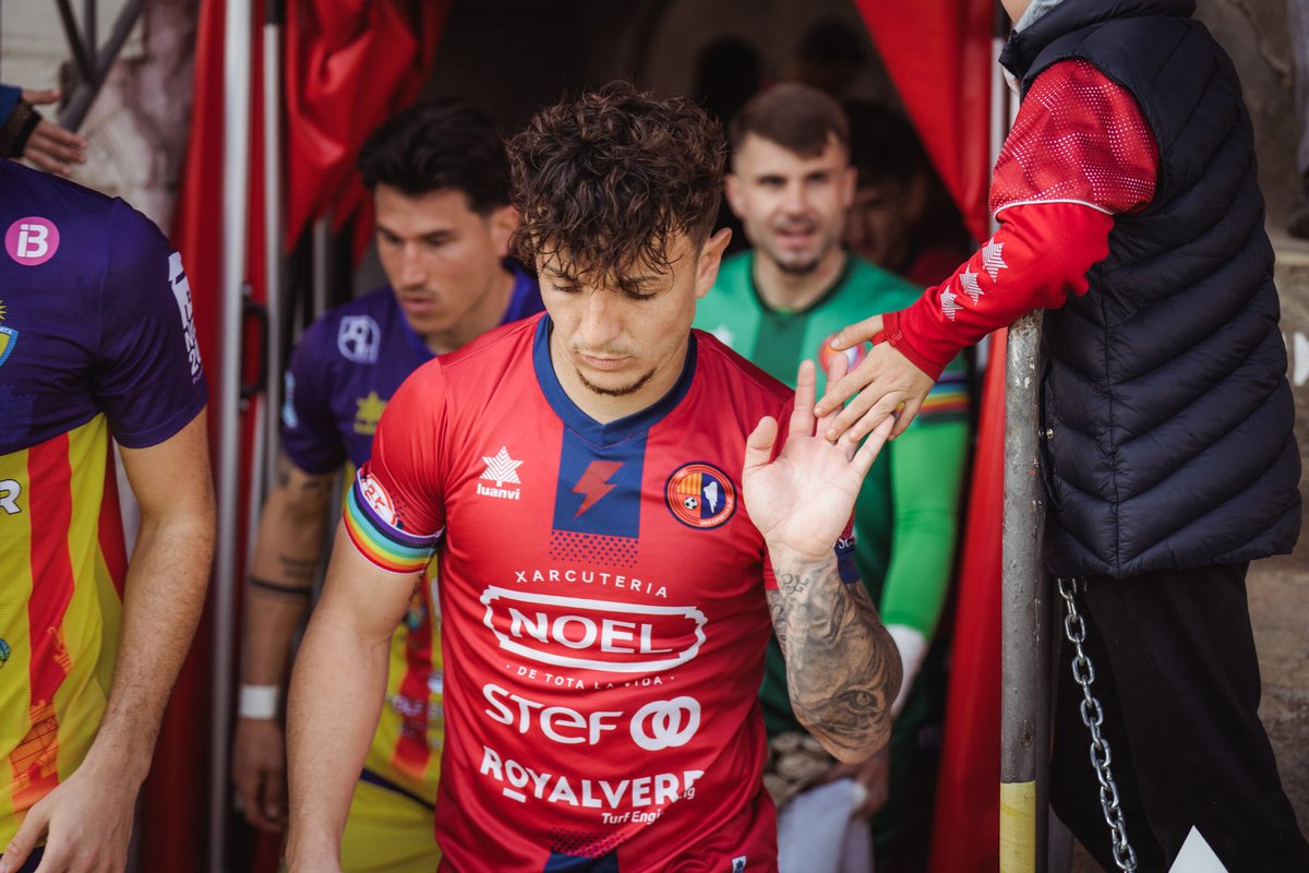 UEO1921's tweet photo. 🚨 𝗖𝗢𝗠𝗨𝗡𝗜𝗖𝗔𝗧 𝗠𝗘̀𝗗𝗜𝗖❗

Víctor Maffeo pateix una ruptura del lligament encreuat anterior del genoll esquerre amb afectació al menisc i al lligament medial. 

🚑 Haurà de passar pel quiròfan i estarà una mesos allunyat de la gespa.

🙏 Estem amb tu, @MaffeoVictor! https://t.co/TQ6USpTAck