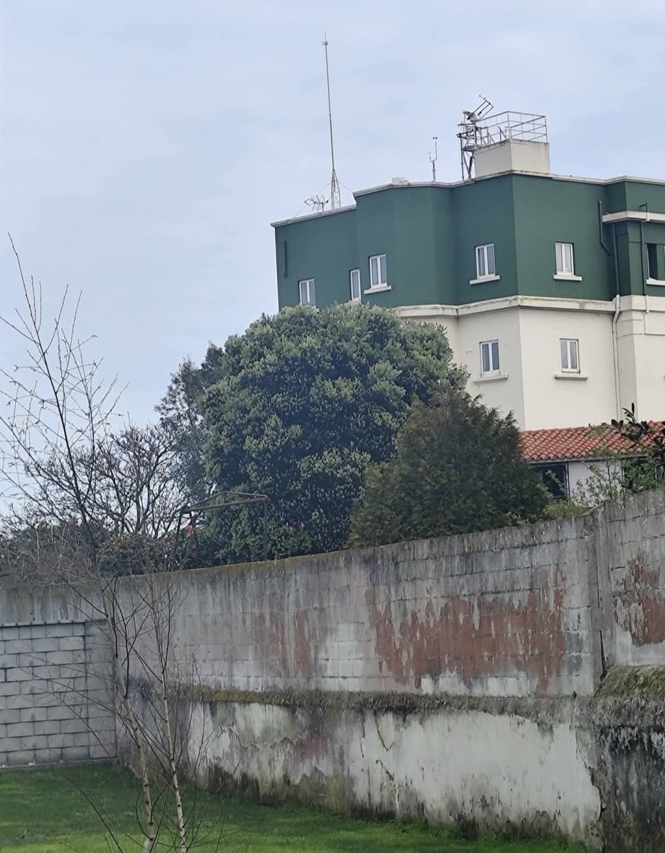 cortelloacoruna's tweet photo. ¿No se te cae la cara de vergüenza, @inesreygarcia , que después de 3 años desde tu anuncio del Parque del Observatorio, nos entregues hoy a los coruñeses que vivimos en @AgradoOrzan este trozo de solar en este lamentable estado?
Ahora mismo 👇 https://t.co/89yApGabyN