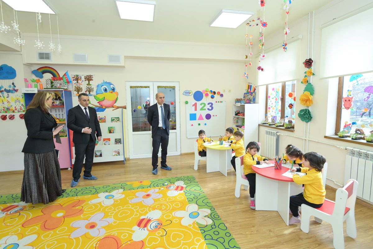 tehsilgovaz's tweet photo. Martın 10-da elm və təhsil naziri Emin Əmrullayev Xankəndi şəhəri 1 nömrəli körpələr evi-uşaq bağçasında olub.

Bağçada təlim-tərbiyə prosesinin təşkili ilə tanış olan nazir həmçinin uşaqların iştirakı ilə təşkil olunan Novruz şənliyini izləyib. 

#ElmVəTəhsilNazirliyi #EduGovAz #Eduaz #BöyükQayıdış #Xankəndi