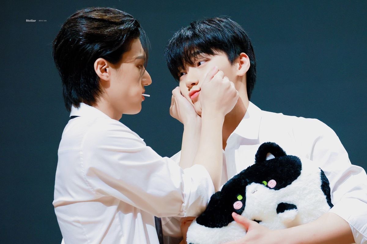 „he gave her a high five and head pat they have to date“ sure and what about those moment?