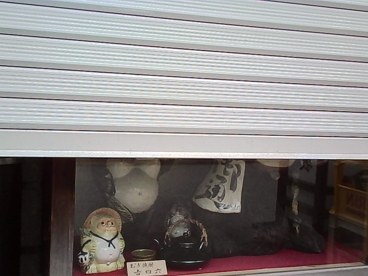 tanijun31's tweet photo. 準備中のお寿司屋さん
#街角狸 https://t.co/pyG6Medt9y