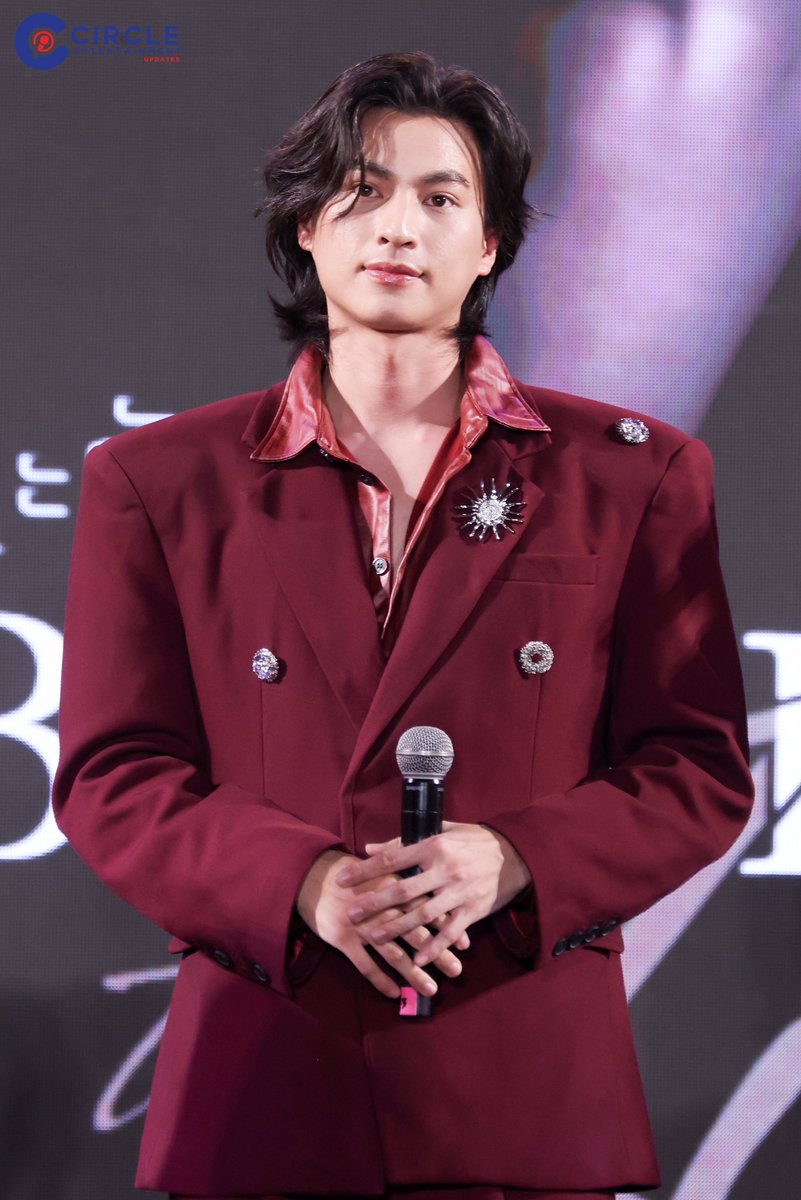 “ กลัฟ คณาวุฒิ-เก้า นพเก้า “ นักแสดงจากเรื่อง “ตะวันลวง” ในงานแถลงข่าว "มหกรรมความบันเทิงฉลองครบรอบ 56 ปี ช่อง 3 มีอะไร"

GULF CH3 X SIAM PARAGON
KAO CH3 X SIAM PARAGON

#งาน56ปีช่อง3xSiamParagon
#แถลงข่าว56ปีช่อง3
#GulfKanawut #กลัฟคณาวุฒิ
#number_9th #เก้านพเก้า