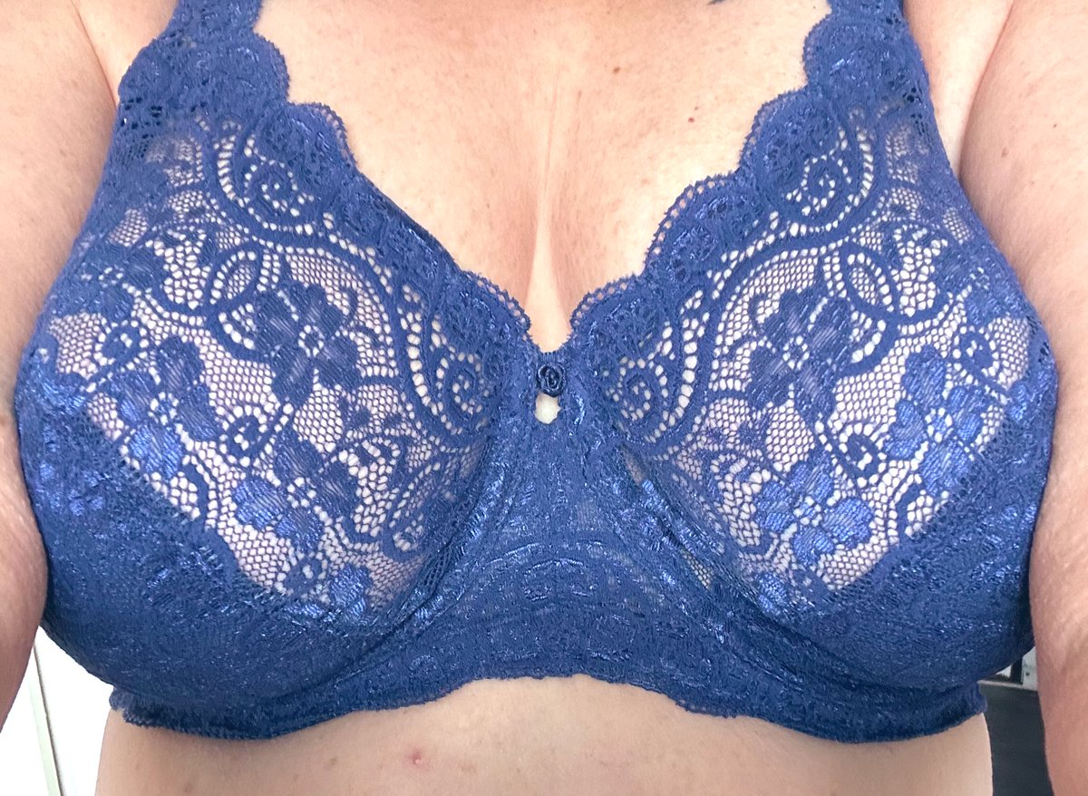 CurvyRed tweet media