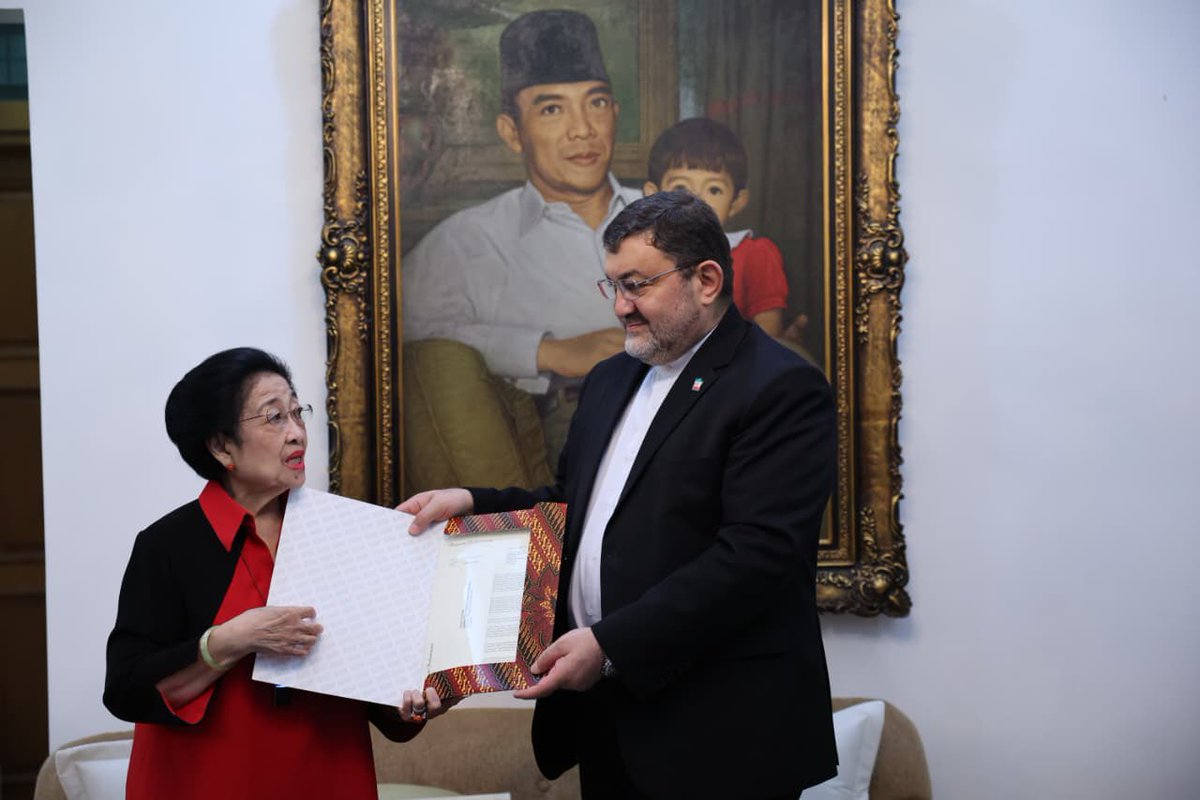 Kunjungan dubes Iran ke rumah Bu Mega. 

Ibu Megawati Soekarnoputri Ucapkan Selamat Atas Terpilihnya Sayyid Mojtaba Khamenei sebagai Pemimpin Tertinggi Iran yang Baru. 

Ibu Megawati juga menitipkan surat.