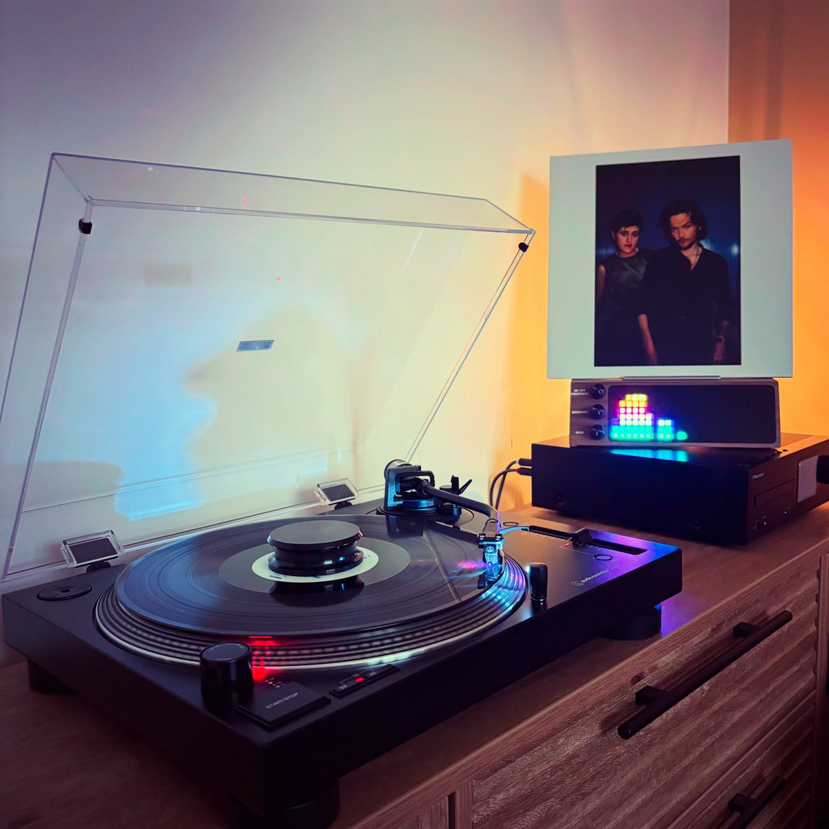 chrisdewse's tweet photo. @ebtg #TheBestOfEverythingButTheGirl #vinyl #vinylcollection #vinyljunkie #vinyladdiction https://t.co/p6uxr93rBh