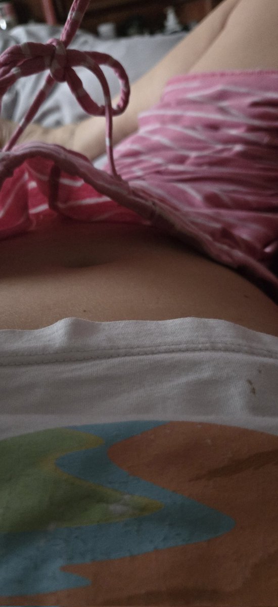 JuicyLyz's tweet photo. Feeling horny under the sheets this morning! 😝 https://t.co/9zsCVBkq04