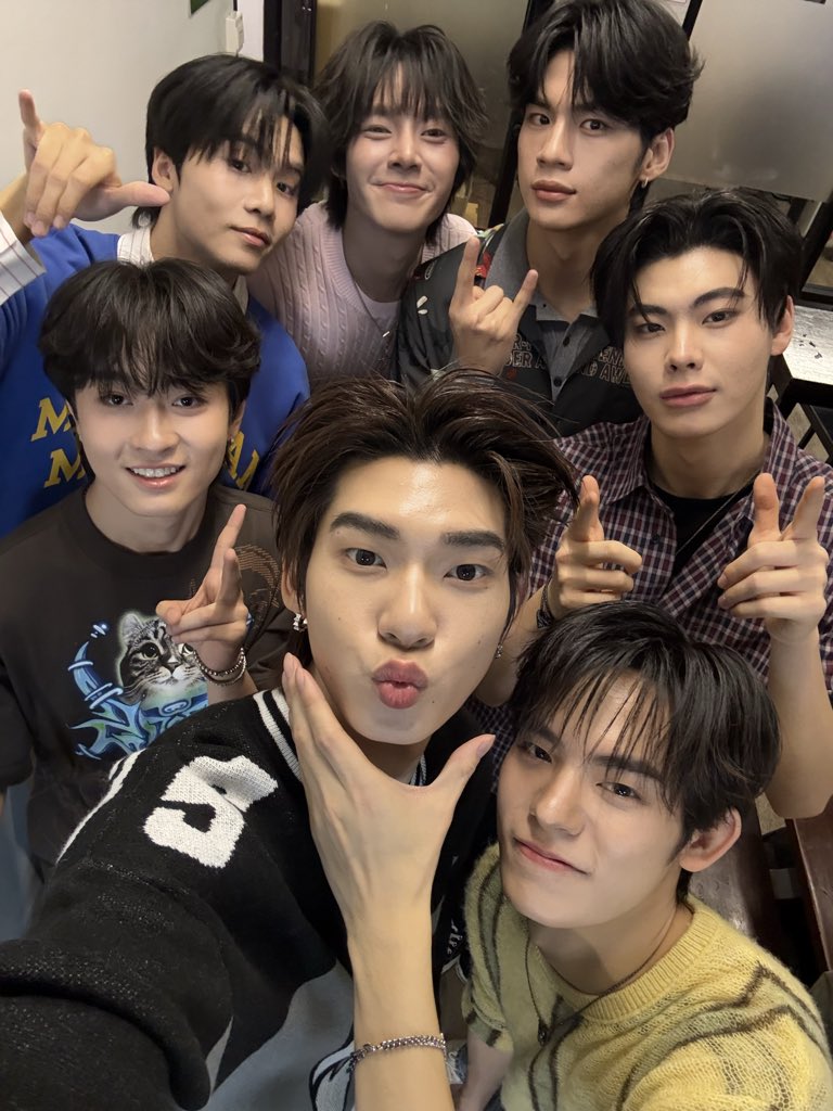 twnpich's tweet photo. พร้อมแล้วครับบบ 
#Flex1045xด้วงกับเธอ https://t.co/Err59EYZsJ