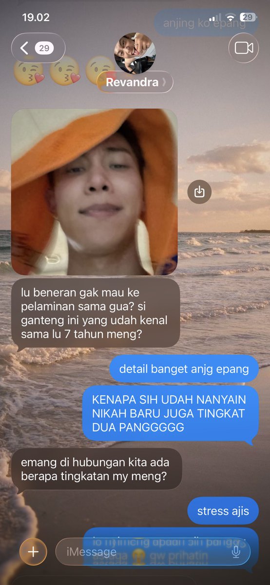 eitadelune's tweet photo. #ryul — few tweets au

epang dengan sahabat 7 tahunnya itu https://t.co/Cv0lX11zmO