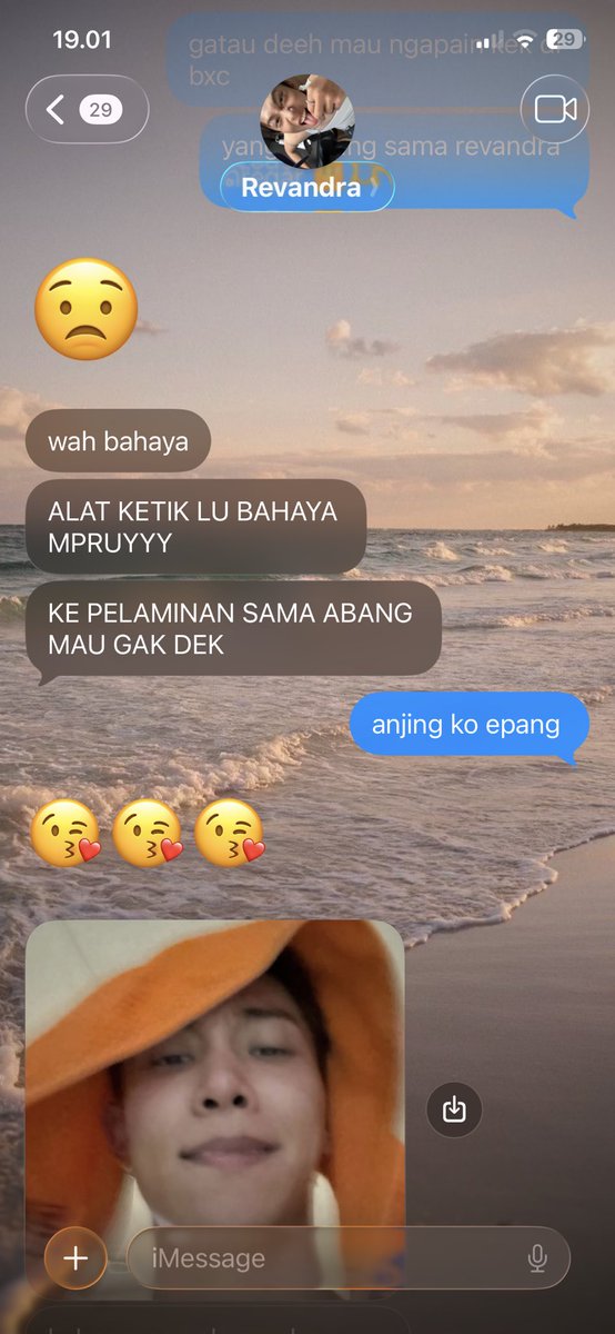 eitadelune's tweet photo. #ryul — few tweets au

epang dengan sahabat 7 tahunnya itu https://t.co/Cv0lX11zmO