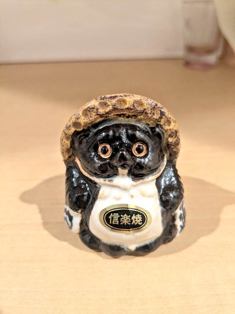 chika5482's tweet photo. 信楽焼の小さいタヌキをわが家に迎え入れたよ😊
 #滋賀県
 #滋賀県甲賀市  #信楽焼  #たぬき  #信楽狸八相緑喜 https://t.co/QN3RdYRpeE