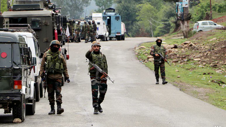 ashokshah2a's tweet image. Another infiltration attempt along the LoC fails!

Security forces detected the movement of two terrorists near Jhangar in the Nowshera sector around 3 PM based on intelligence inputs.
One terrorist neutralized during the operation.

#IndianArmy #LoCAlert #TejRan