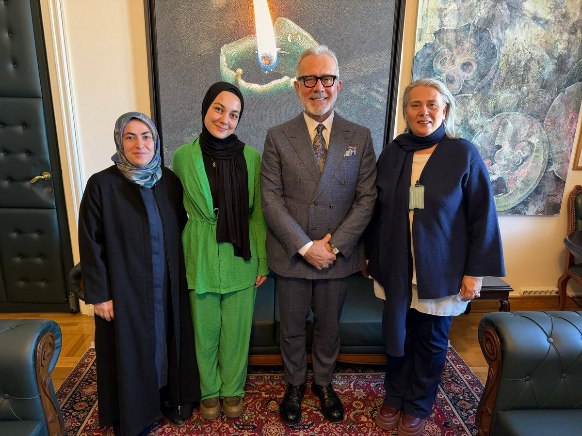 Yenisehirlioglu's tweet photo. 📍#TBMM
İnsanlık vicdanını harekete geçiren ve Filistin halkının onurlu direnişini dünyaya duyurmayı amaçlayan mazlumların sesi olma iradesinin en güçlü sembolü #SumudFilosu Aktivisti Ayçin Kantoğlu ve beraberindeki arkadaşlarımızı Gazi Meclisimizde misafir ettik.
Cesaretleriyle #Filistin ve #Gazze’nin sesi olan değerli hanımefendilere nazik ziyaretlerinden dolayı teşekkür ediyor; çalışmalarında başarılar diliyorum.
Filistin özgürlüğüne, Gazzeli mazlumlar huzura kavuşana kadar her alanda mücadelemiz kararlılıkla devam edecektir! 🇹🇷 🇵🇸
@Aycin_Kantoglu
#SumudFilotilla
#SumudFilosu
