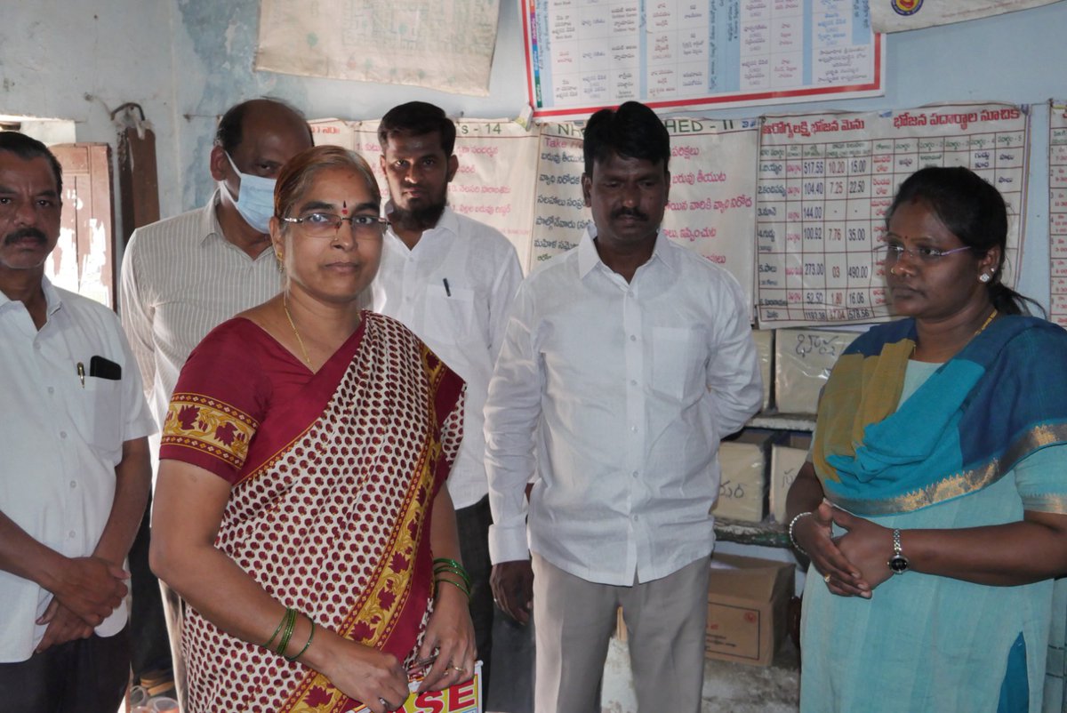 MC_Mahabubnagar's tweet photo. As part of the #PrajapalanaPragatiPranalika under #99DaysActionPlan program, a special sanitation drive 🧹♻️ was conducted today in Wards 23, 49, 51, 26, 14 & 35 under the #Mahabubnagar Municipal Corporation. 

The drive was carried out in the presence of the Hon’ble Mayor @GummalaMamtha garu, @MC_Mahabubnagar - Ramanjula Reddy garu, ward corporators, municipal staff & 120+ dedicated volunteers🤝

Together they actively participated in cleaning public areas and spreading awareness on maintaining hygiene & #sanitation. This initiative reflects the commitment of the administration and citizens towards #sustainable_Mahabubnagar 🌿🏙️

#SanitationDrive #CleanMahabubnagar #SwachhMahabubnagar #swachhsurvekshan2025 #TelanganaRising2047 #PublicGovernance #TelanganaDevelopment
@RoopaMishra77 @SwachhBharatGov @SwachhBharat @MoHUA_India @palamuru @tksreedevi @cdmatelangana @Collector_MBNR @ACLB_MBNR @SBMU_Telangana @ecowarriorind