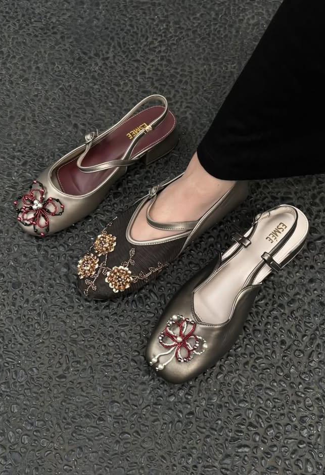 pretty flatshoes  🤎

a thread