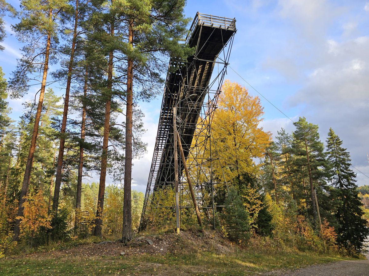 Ostatnie lepsze wyniki fińskiej kadry nijak się mają do pozytywnych wieści na temat infrastruktury do skoków w tym kraju. Wyburzono właśnie wieżę bardzo ważnej skoczni K38 w Lahti, na której jeszcze kilkanaście miesięcy temu siedzieliśmy u góry. Następna w kolejce K92 w Kuopio.