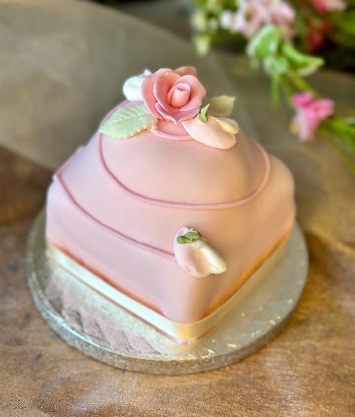 Botham's of Whitby tweet media