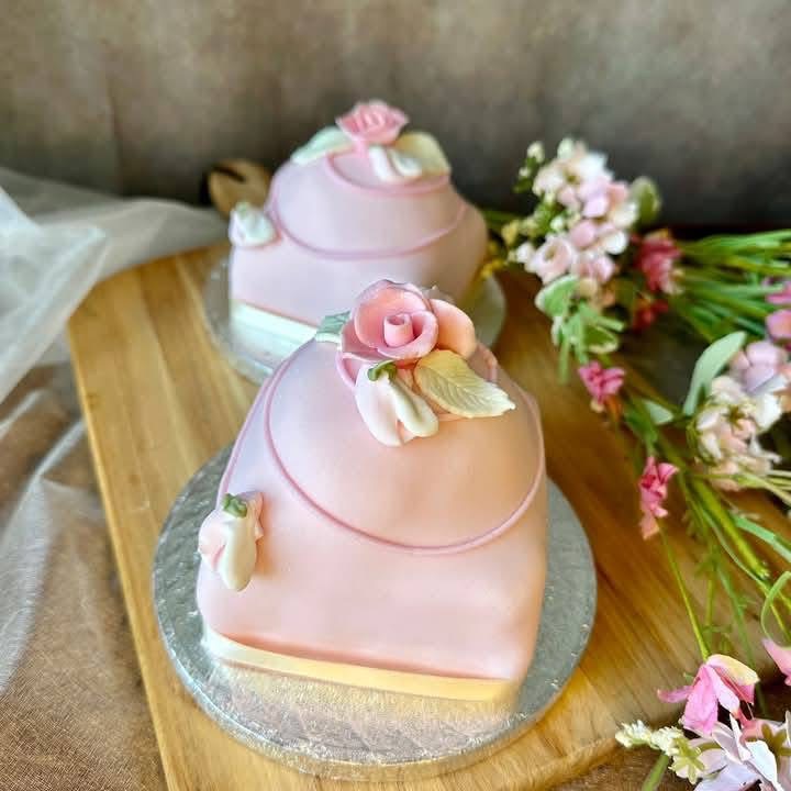 Botham's of Whitby tweet media