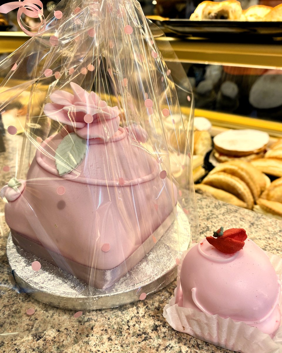 Botham's of Whitby tweet media