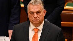 Grouchenka2's tweet photo. 🔘🇪🇺🇷🇺🇭🇺

Orbán, moqué pour sa dépendance au gaz russe, apparaît maintenant comme le seul à avoir anticipé la catastrophe énergétique ; il presse l’UE de lever les sanctions pour stopper la flambée des prix et protéger les ménages européens.

Alors que l'Union européenne souhaite stopper toutes les importations de gaz en provenance de Russie en 2027, 

Vladimir Poutine affirme que la Russie pourrait cesser dès maintenant ses livraisons de gaz vers les marchés européens, au lieu d’attendre un mois comme le souhaite l’UE, et réorienter ses exportations vers des marchés jugés plus prometteurs.

🗣️ L’Union européenne a joué les gros bras, a claqué la porte au gaz russe, a juré que « jamais plus » du gaz russe !

Résultat en 2026 : on gèle, les usines tournent au ralenti, les factures explosent et on mendie discrètement des livraisons de gaz russe via des pays tiers.

🗣️Bravo les champions du courage de salon : vous avez sanctionné, la Russie… et c’est le peuple européen qui paie l’addition !