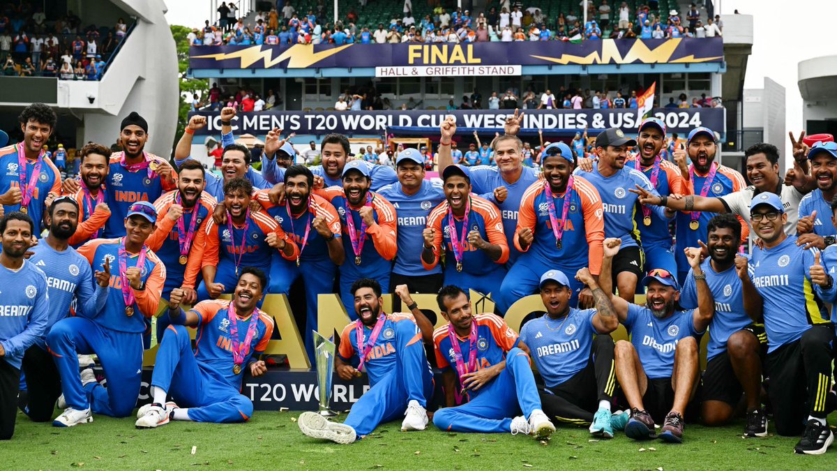 EmoriDiamond's tweet image. India brings the World Cup home! 🇮🇳🏆
A proud moment for every fan across the country.

#EMORI celebrates this historic win and the spirit of champions. ✨
#WorldCup #INDvsNZL