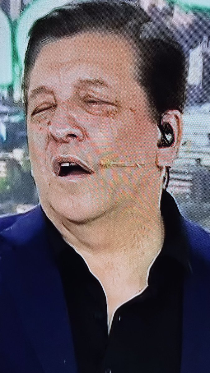 cpazc's tweet photo. @Jimena_1967 @ChillanejaD Se va el rostro https://t.co/bG1Ev38oqH