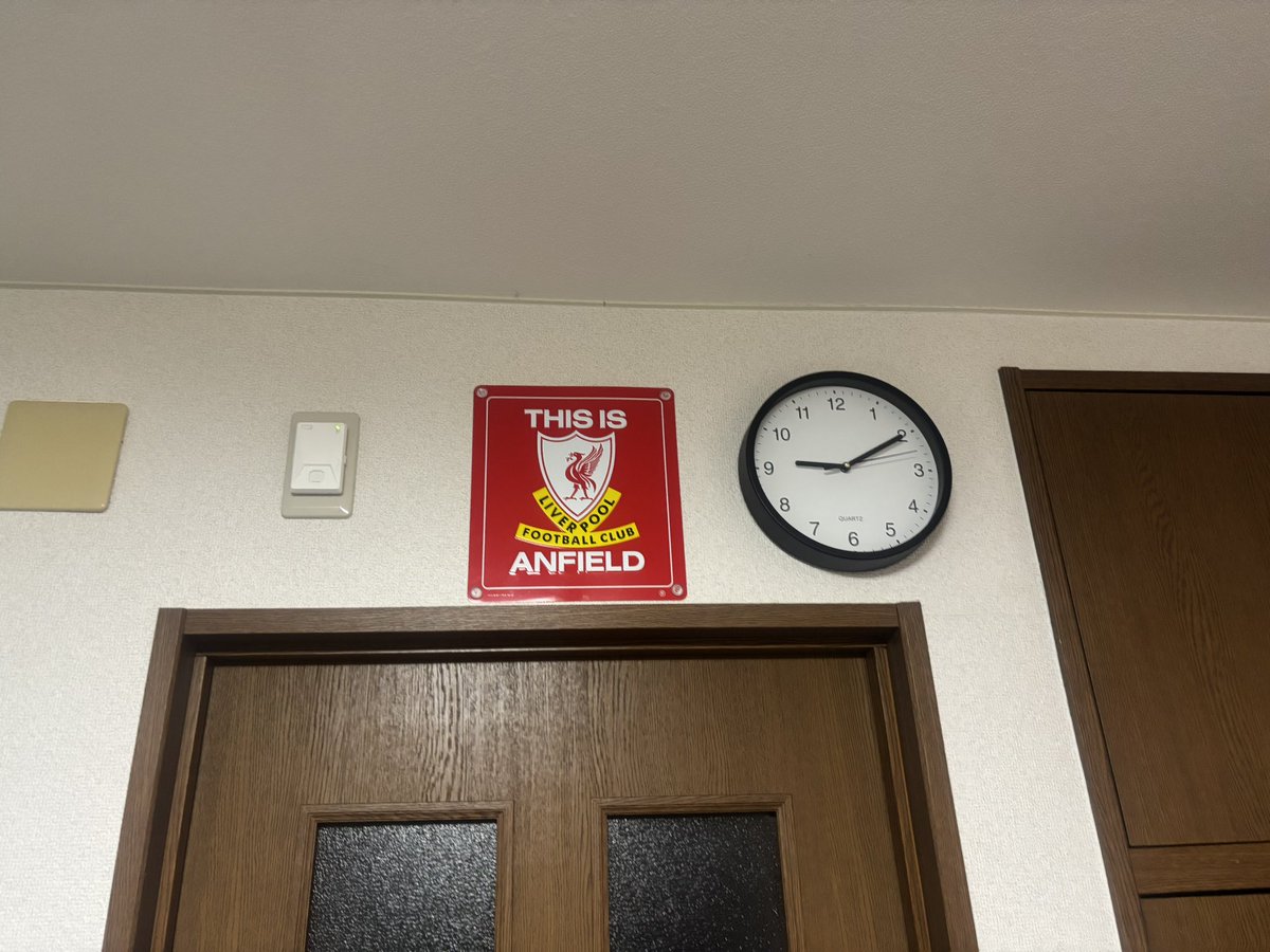 MARIO213MAN's tweet photo. すごい人達には叶わないけどめちゃくちゃ小規模ながらリヴァプール部屋完成した https://t.co/wbvXX7kSRq