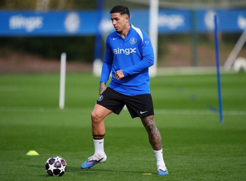 HassCFC's tweet photo. SOME PICTURES FROM TODAY’S TRAINING.
James is back at it today, and Levi Colwill has finally recovered. You love to see it. Yess💪
📸 @ChelseaFC | #PSGCHE | #LEVICOLWILL https://t.co/0lqNf2RHIK