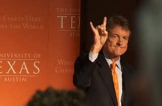 chrisgb002000's tweet photo. 7yrs ago today former @UTAustin president #BillPowers passed away #RIPBillPowers #HookEmInHeaven ππ»π€π» https://t.co/ofUVv5Lofl